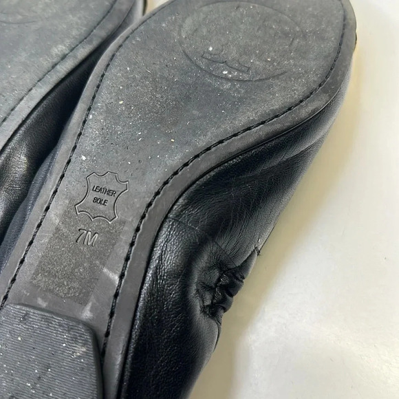Tory Burch Ballet Flats Slip On Scrunch Back T Logo Leather Black Gold Size 7 - Picture 10 of 11